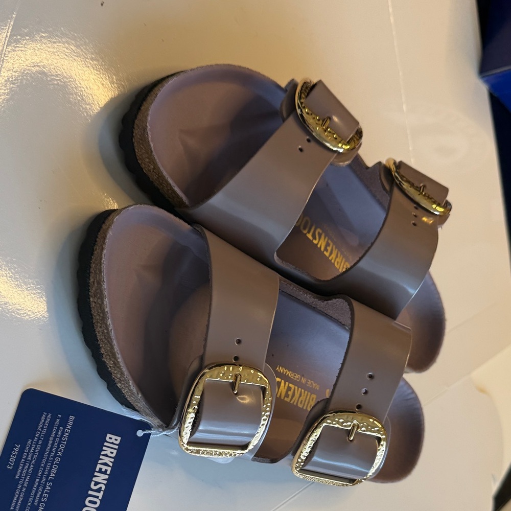 Birkenstock Buckle Natural Leather Patent High-Shine Faded Purple. - Picture 9 of 11
